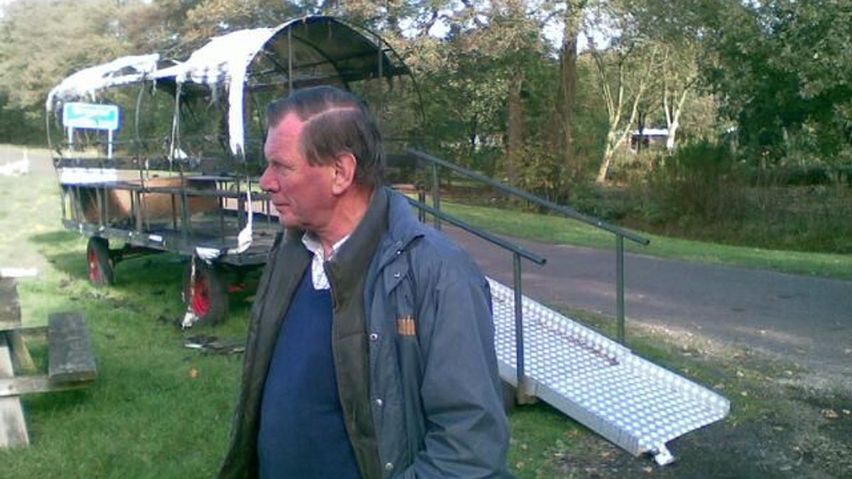 Huifkarren in brand in Orvelte