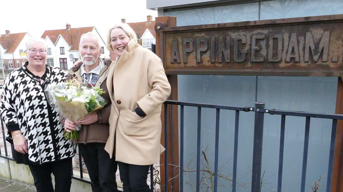 Van links naar rechts: wethouder Lea van der Tuin, Jurrie ten Hove en wethouder Annalies Usmany.