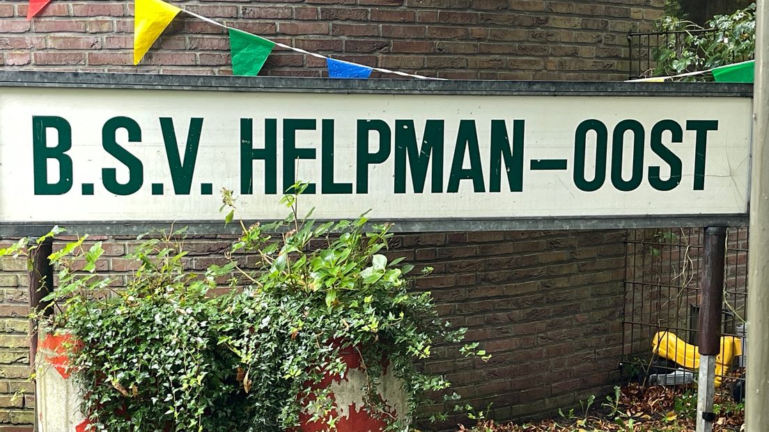 De ingang van de speeltuin