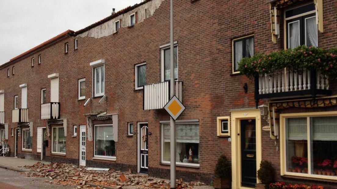 Ravage na instorten gevel van huis aan Zeeweg Katwijk.