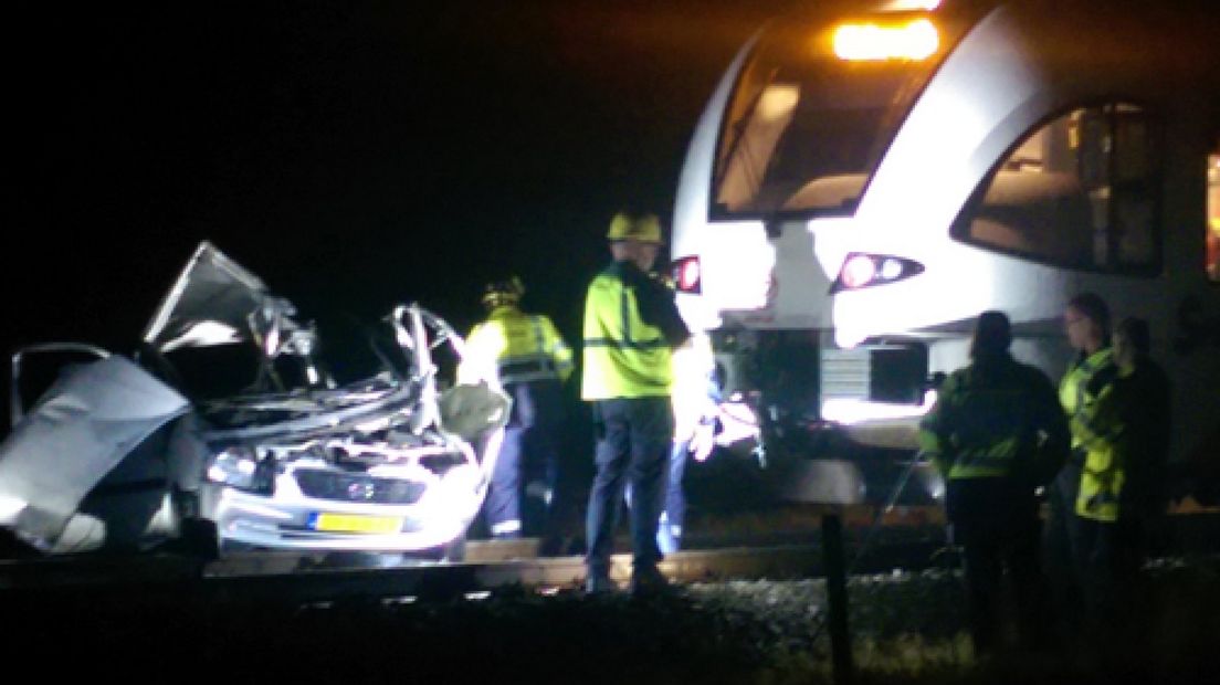 Bij een ongeval op de onbewaakte spoorwegovergang in de Masselinklaan in Sinderen, een buurtschap bij Varsseveld, is woensdagavond een 75-jarige vrouw uit Aalten omgekomen.