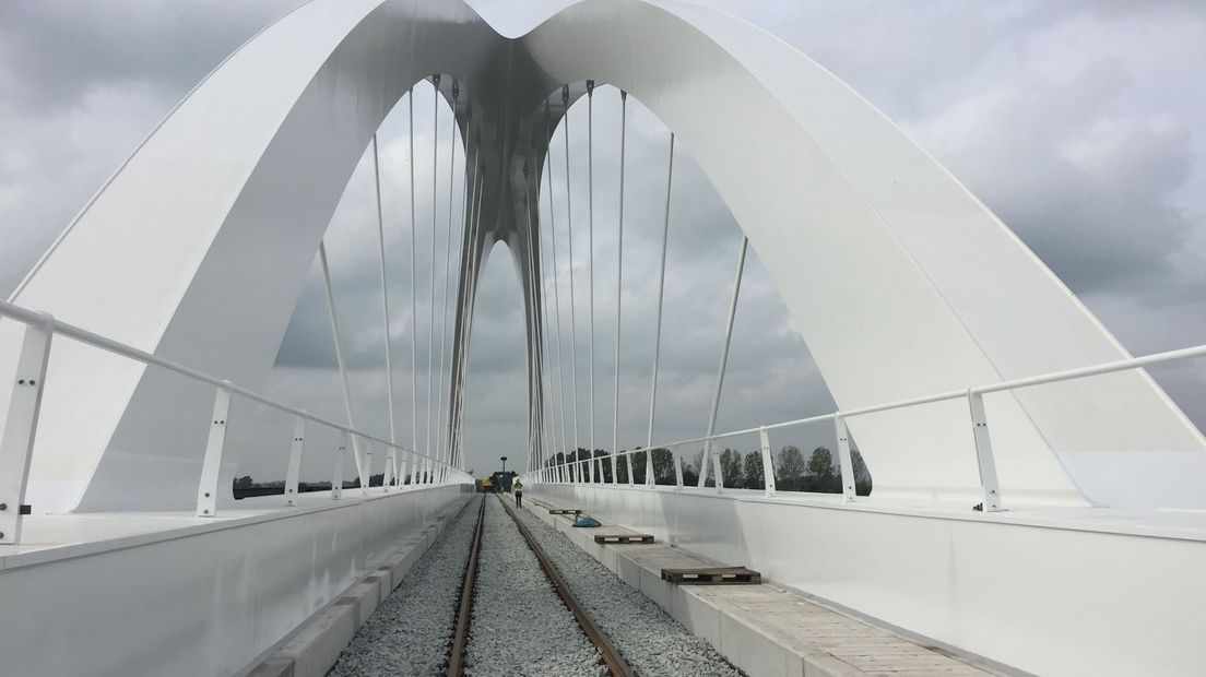 De nieuwe spoorbrug bij Zuidhorn