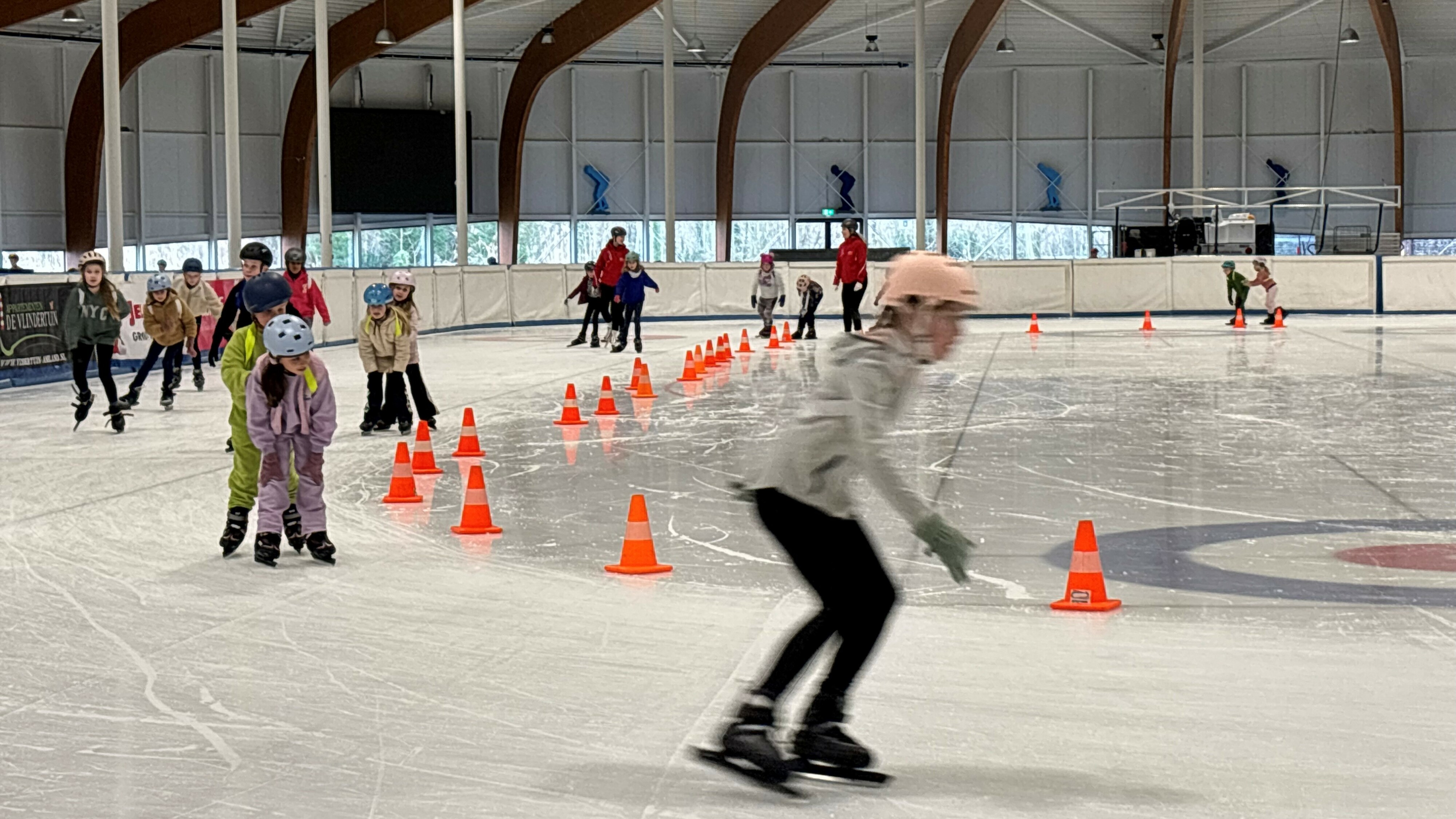 Saar traint yn de Ljouwerter Elfstedenhal