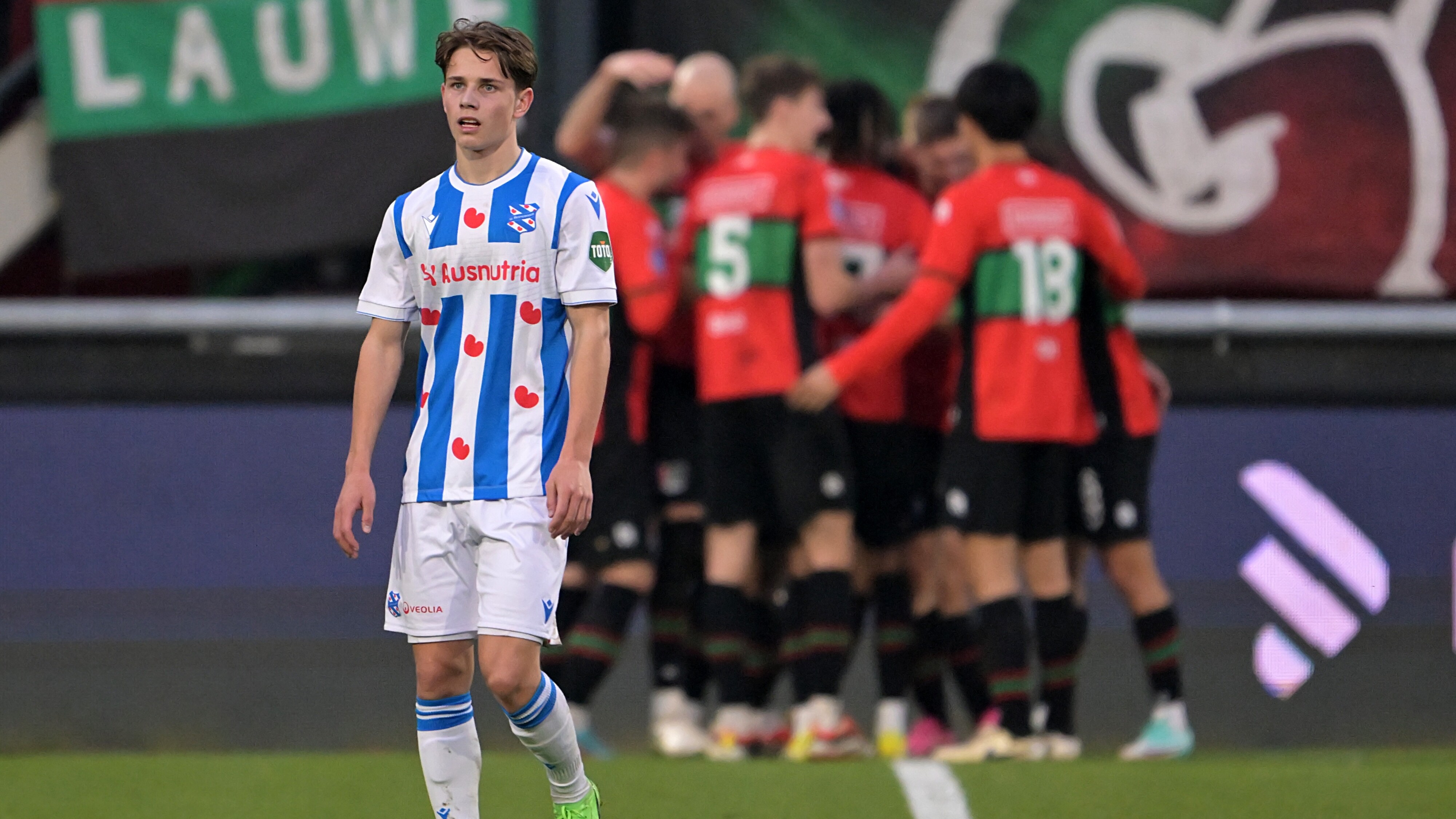 sc Hearrenfean jout yn 41 sekonden duel tsjin NEC fuort