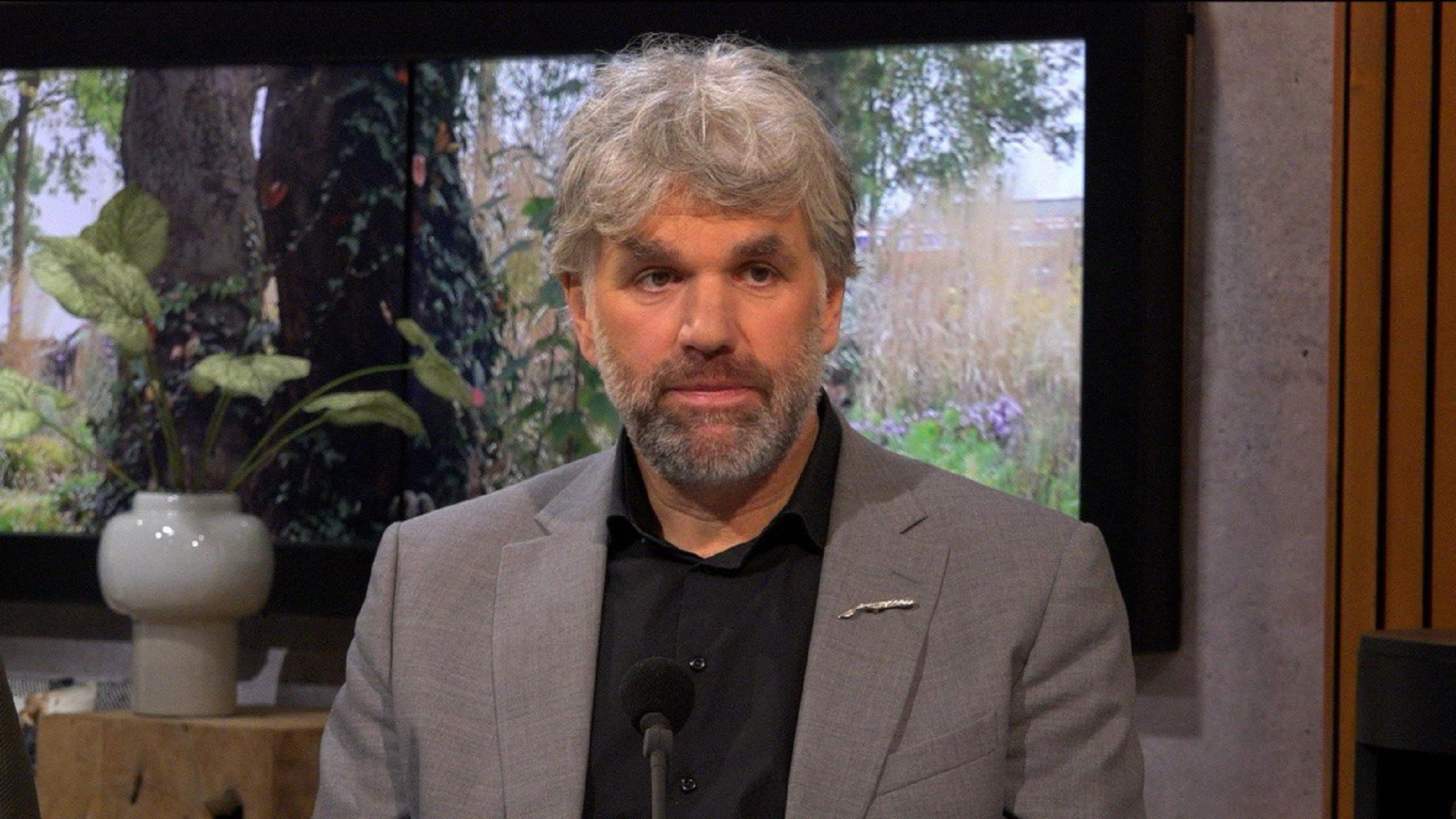 Gedeputeerde Emmens wil dialoog over pesticiden, maar krijgt meteen rechtszaak op zijn bordje