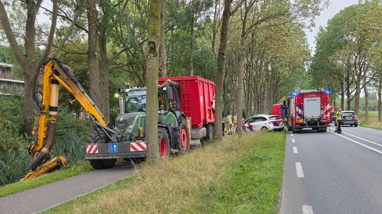 Botsing op kruising • invalide fietser in sloot. Botsing op kruising • invalide fietser in sloot.