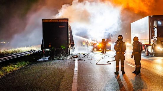 Vrachtwagen uitgebrand op A50