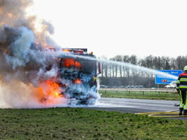 112-nieuws: Vrachtwagen in brand op A7 | Burgemeester Buma sluit panden met hennepkwekerij