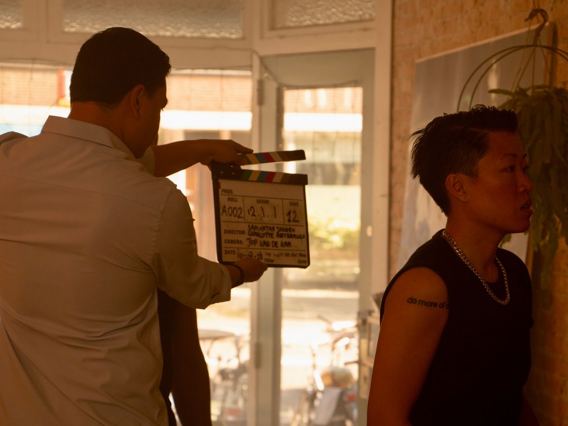 Thuy Nguyen op de filmset