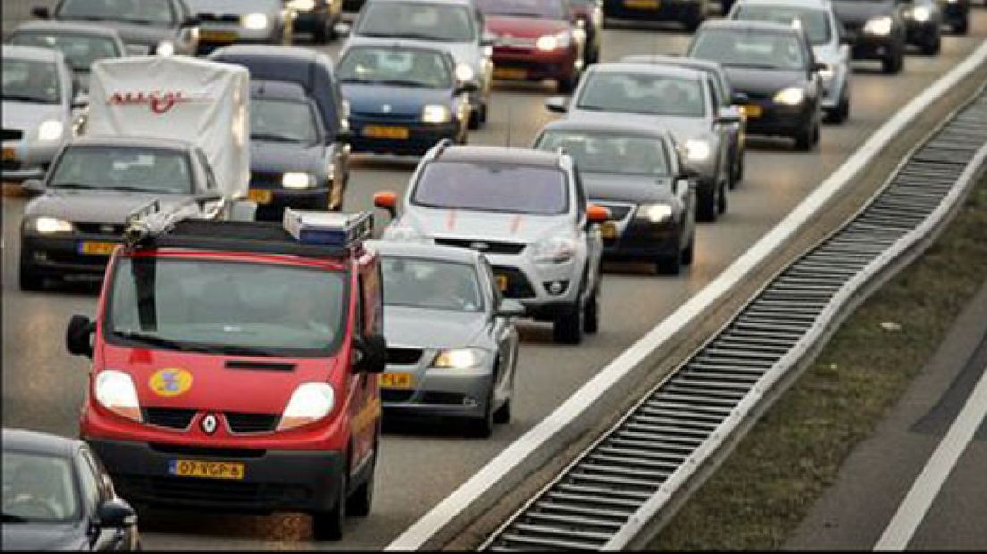 Vakantiegangers in de file op de A12