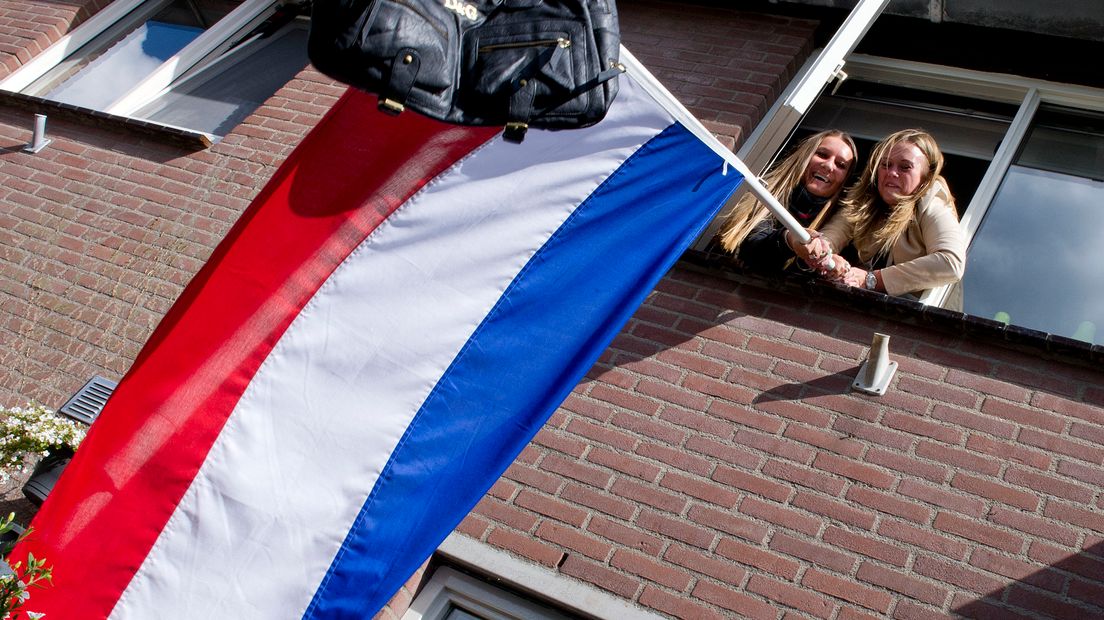 Kan de tas aan de vlag of nog niet? Dat was voor veel examenkandidaten woensdag de grote vraag. Extra zuur is het als al je klasgenoten zijn geslaagd en jij in de zomer nog een 'her' moet maken. Op het AOC Oost in Borculo komt het niet zover, want daar kon bij alle 83 examenkandidaten de vlag uit.