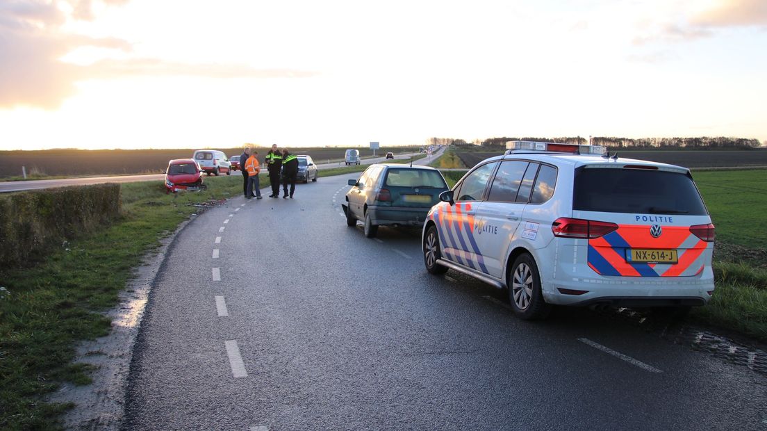 Frontale botsing op parallelweg van de 1e Deltaweg