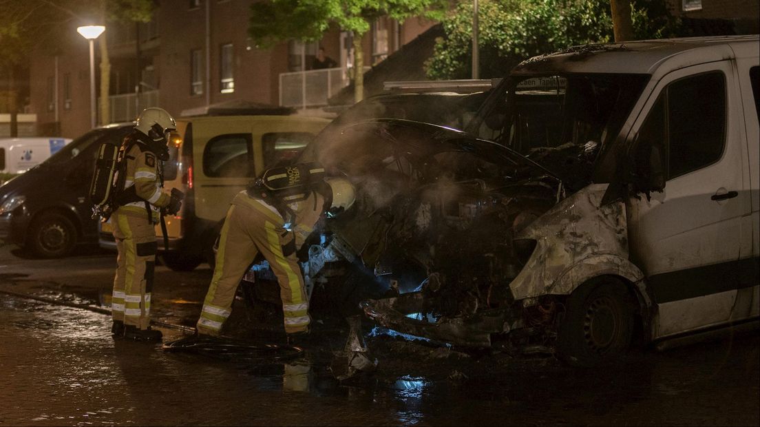 Twee bestelbussen afgebrand in Deventer