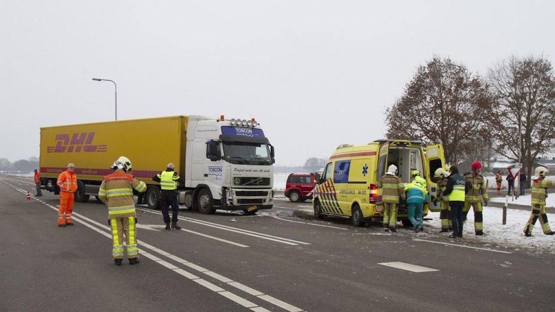 Weg afgesloten na ongeluk bij Dalfsen