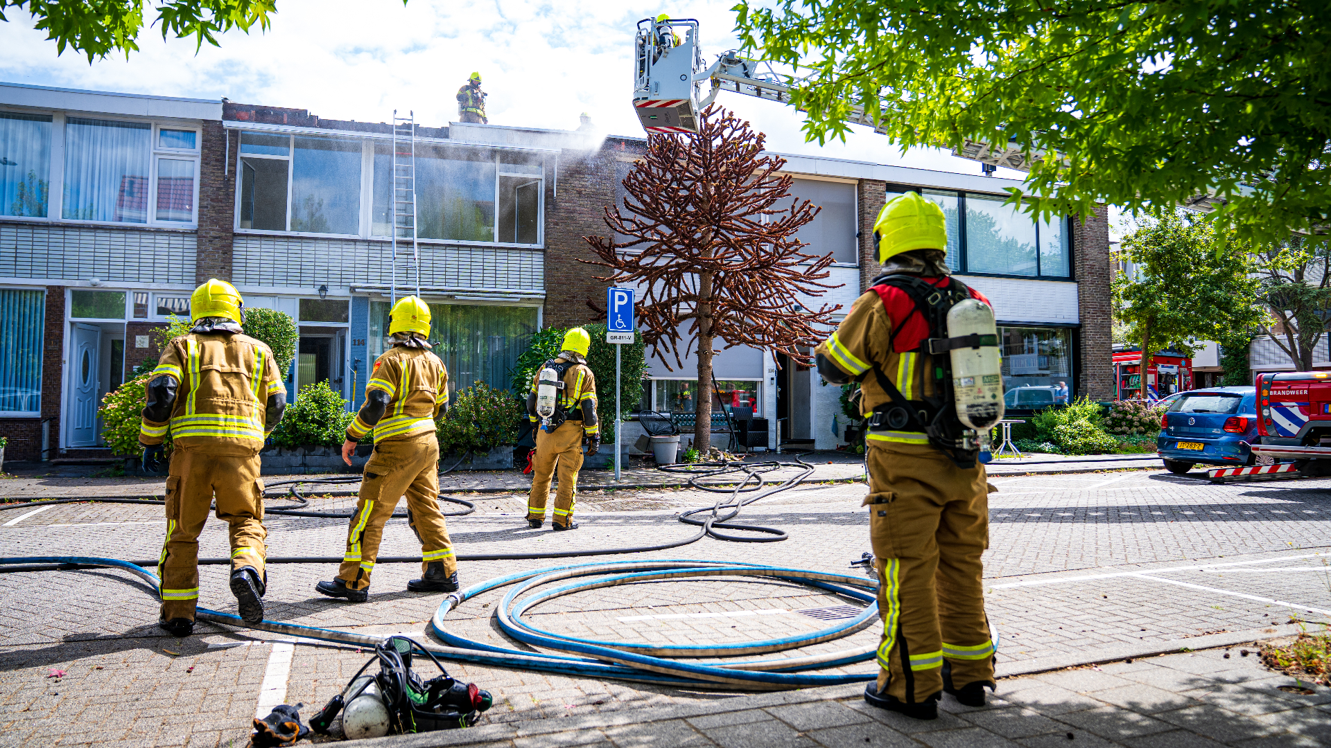 Het vuur in de Lieven de Keystraat ontstond tijdens werkzaamheden op het dak.