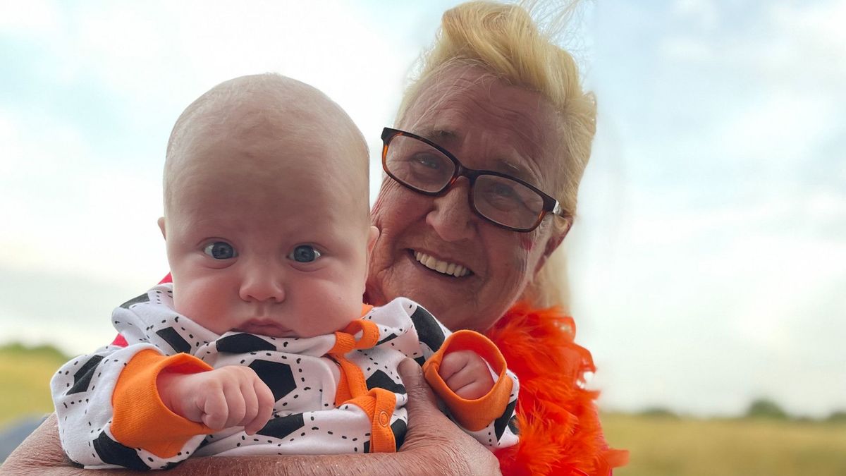 Samen het Nederlands elftal kijken in Duindorp: 'Zulke buren vind je toch nergens'