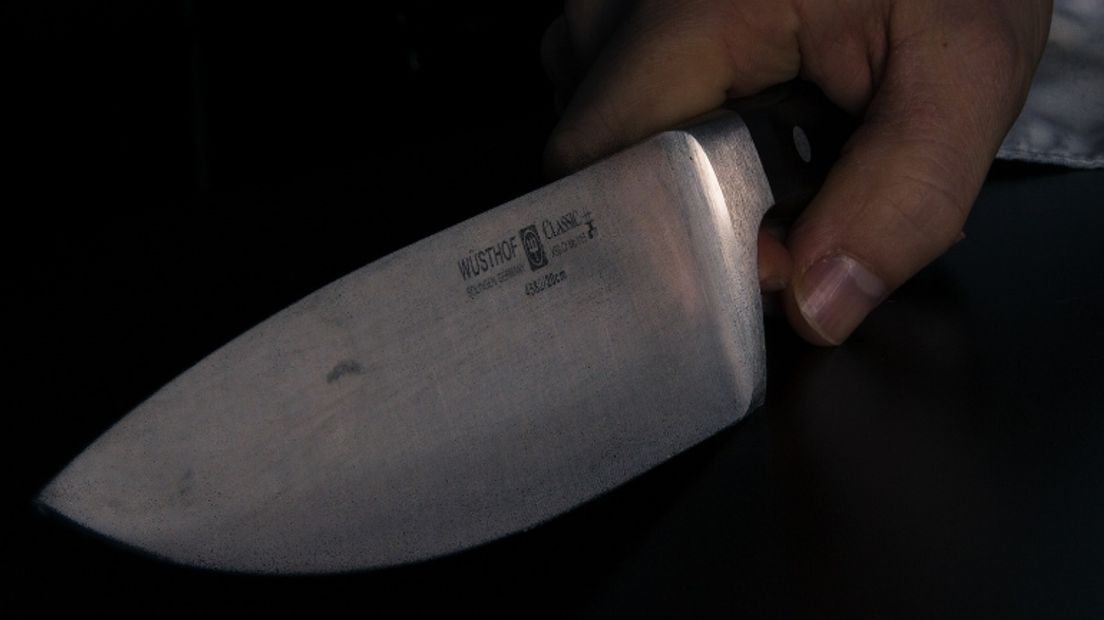 Het OM eist 2,5 jaar cel tegen een man, die volgens het OM een kennis met een mes in het gezicht stak (Rechten: Pixabay.com)