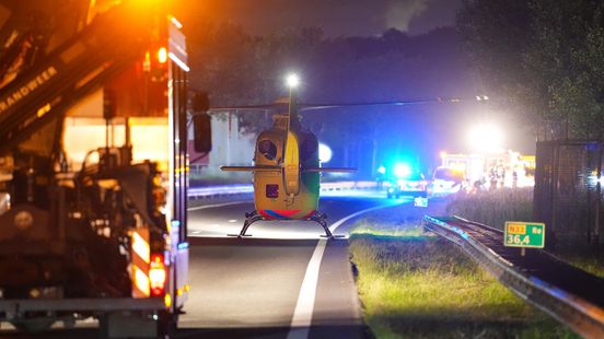 Bestuurder uren bekneld na ongeluk op N33 bij Veendam. Bestuurder uren bekneld na ongeluk op N33 bij Veendam.