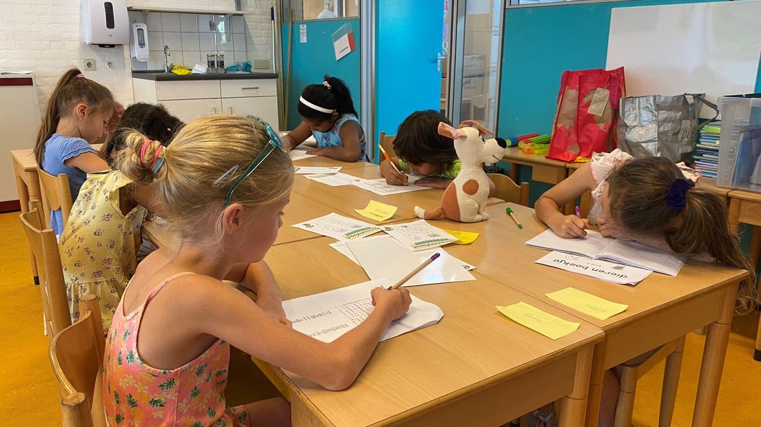 De leerlingen van groep 3/4 gaan op gewone lestijden naar school