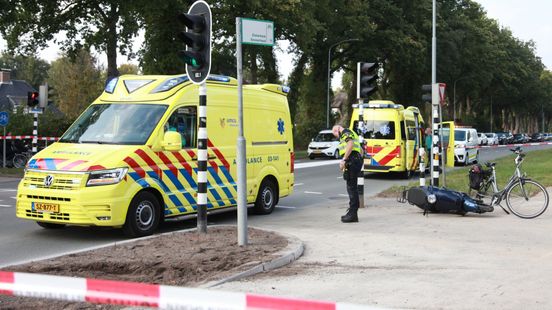 Gewonden bij ongeluk fietser en scooterrijder in Emmen. Gewonden bij ongeluk fietser en scooterrijder in Emmen.