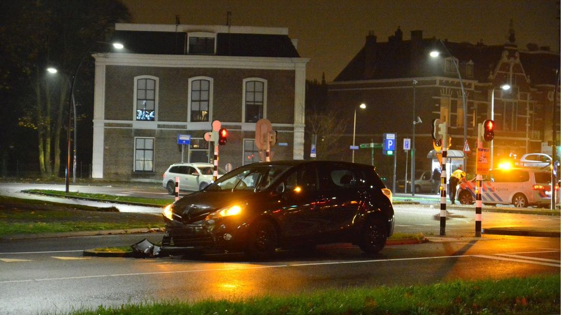 Twee personenauto's botsen op elkaar in Zwolle