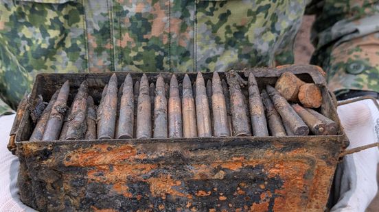 Twee jongens vinden munitiekist tijdens het magneetvissen