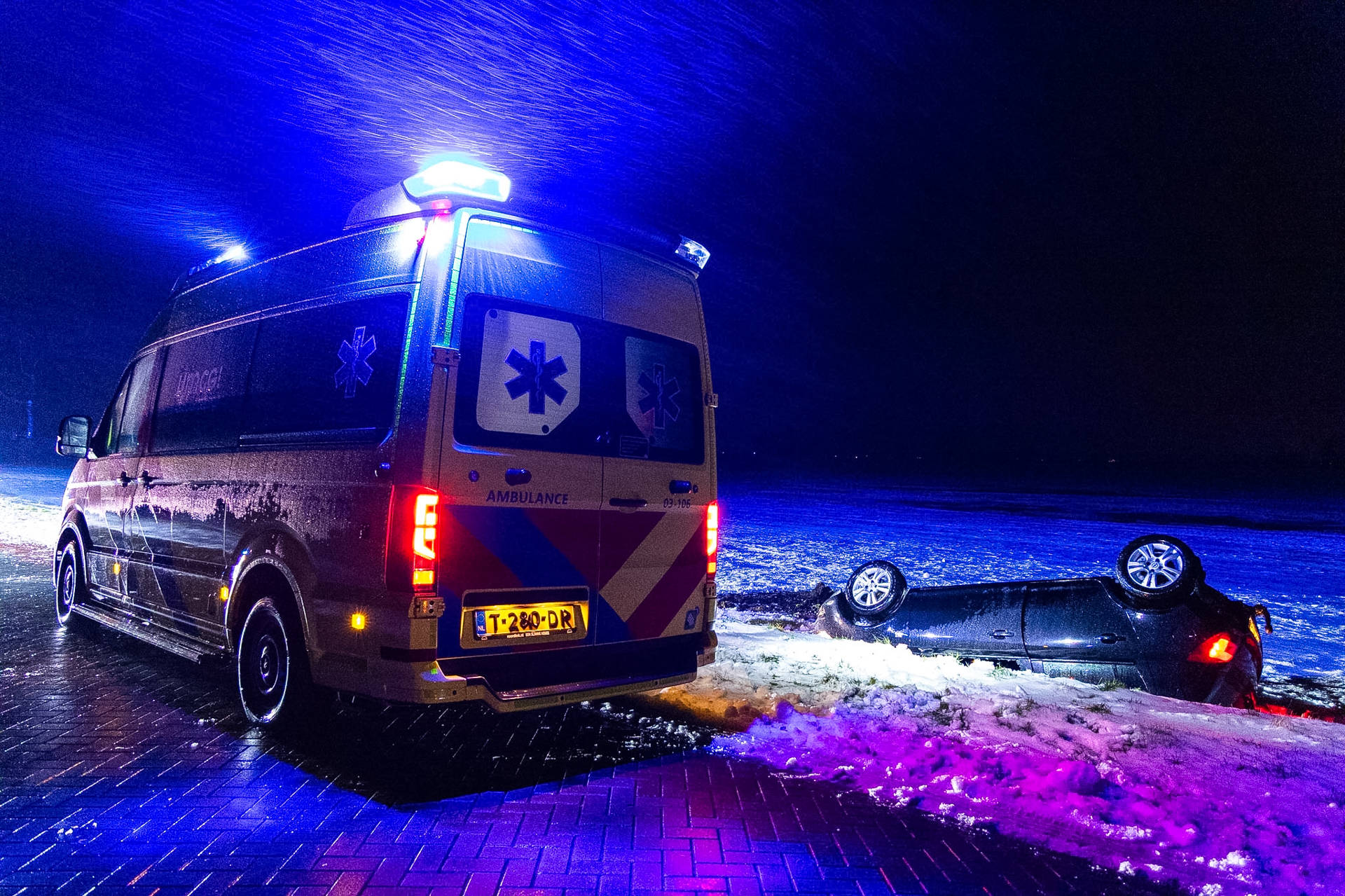 Liveblog winters weer | Meerdere ongelukken tijdens sneeuwbuien - Waarschuwing voor gladheid blijft.