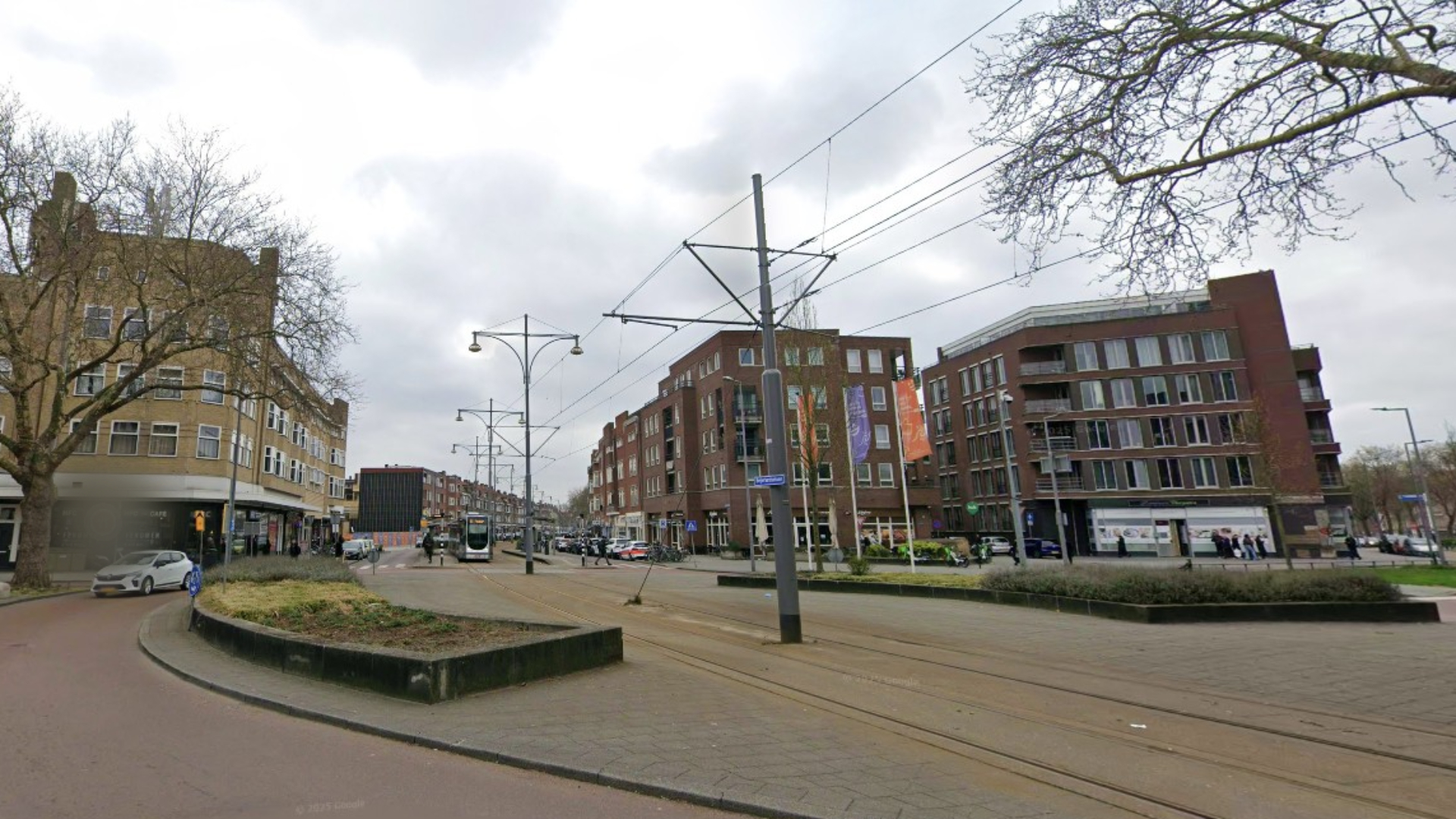 De slachtoffers zaten in een auto toen zij werden belaagd door de motorrijders.