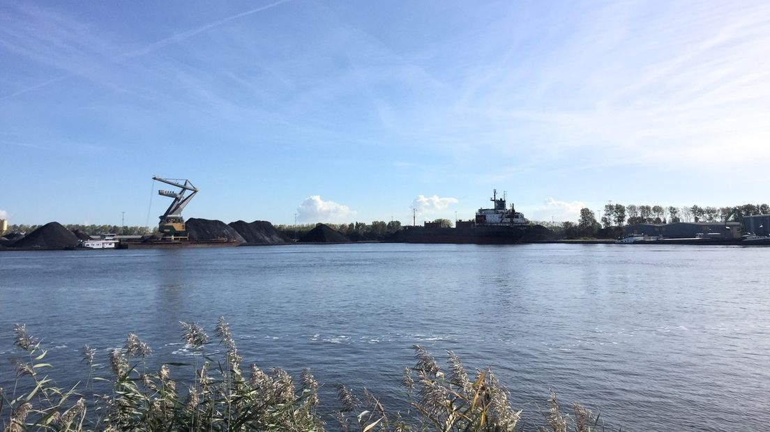 Het Russische schip ligt sinds 12 mei in de Massagoedhaven van Terneuzen.