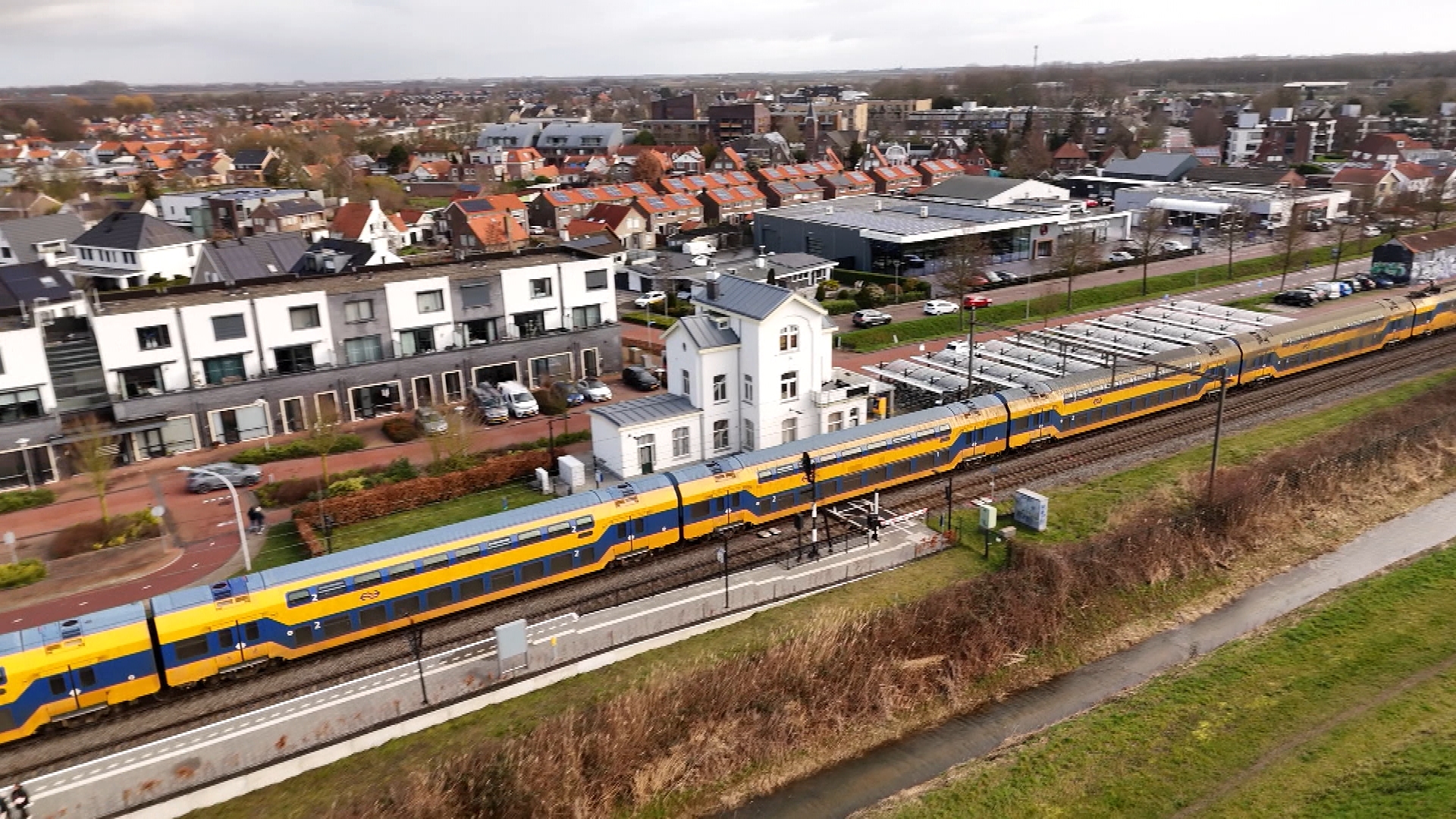 Unieke rechtszaak: vandaag staan scholen tegenover het kabinet over besluit treinproef