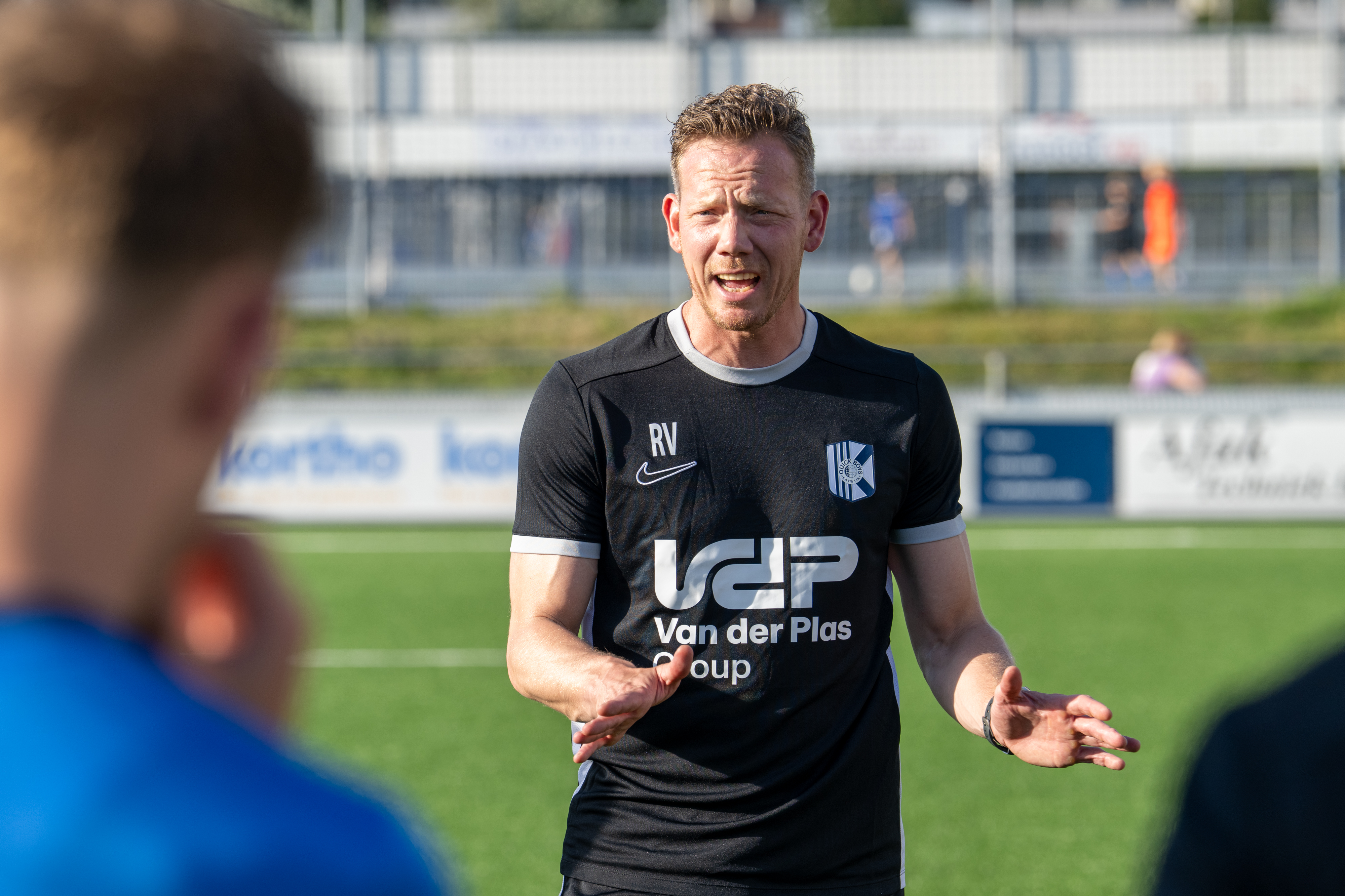 Veenstra onder de indruk tijdens eerste weken bij Quick Boys: 'Dit is geen amateurclub meer'