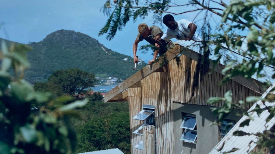 De mariniers helpen mee aan de wederopbouw na orkaan Hugo (1989)