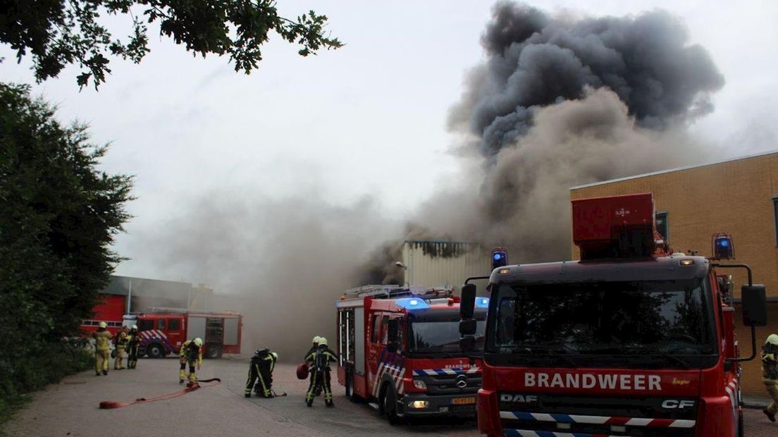 Grote brand bij bedrijf in Albergen