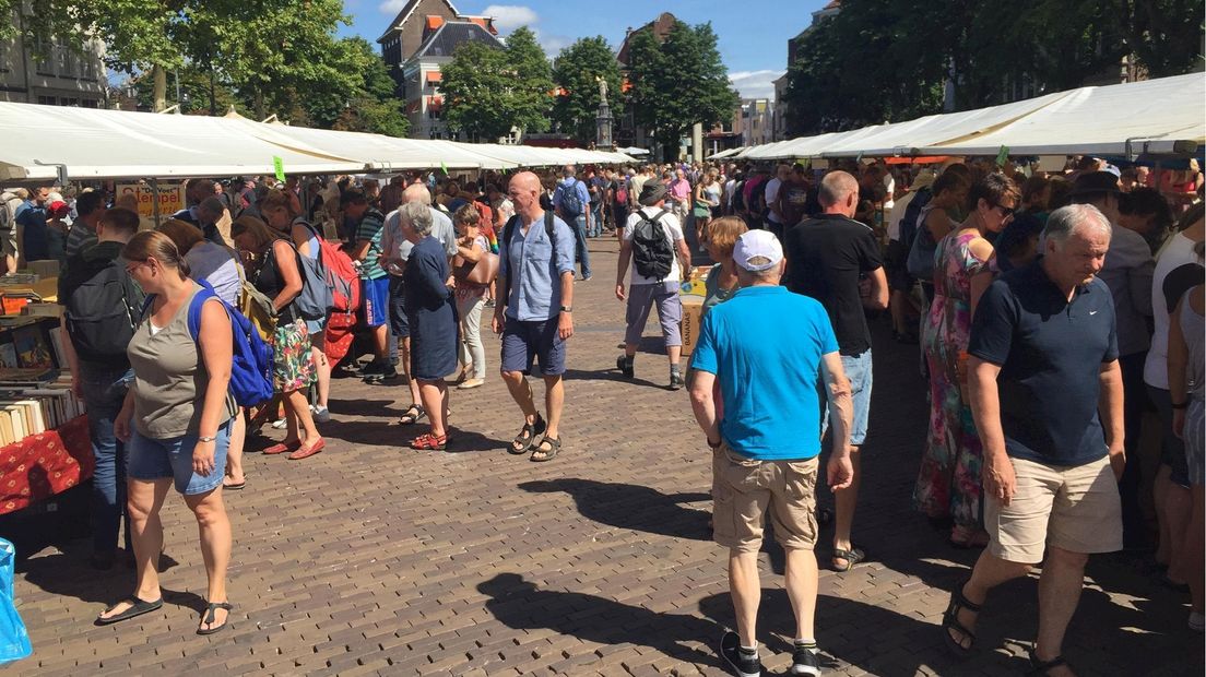 Drukte op Deventer Boekenmarkt