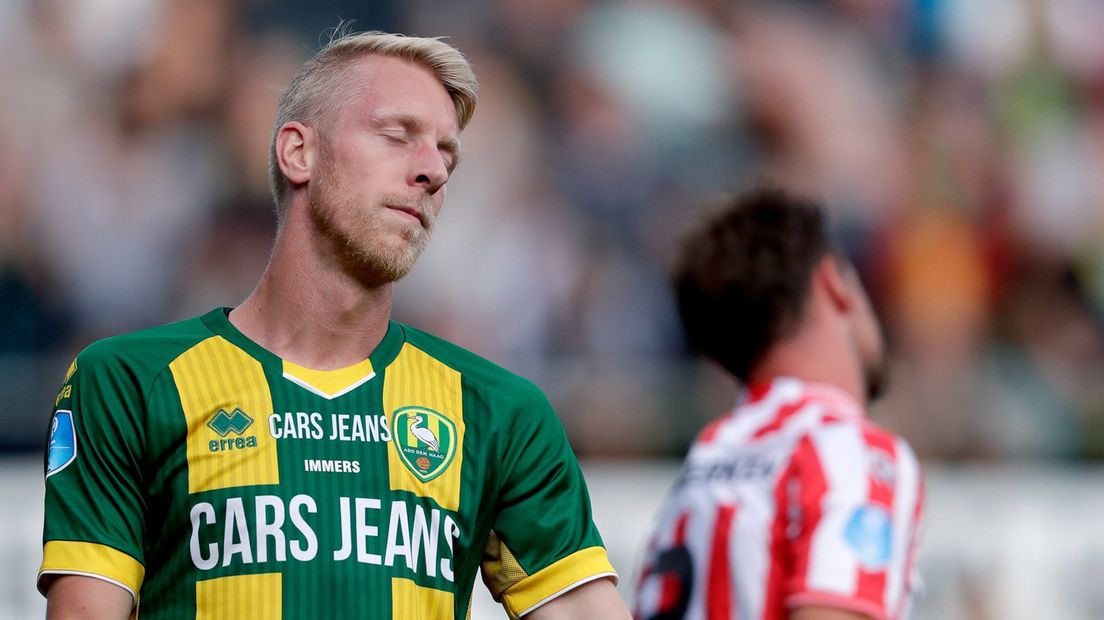 ADO Den Haag-speler Lex Immers is teleurgesteld na een doelpunt van Sparta