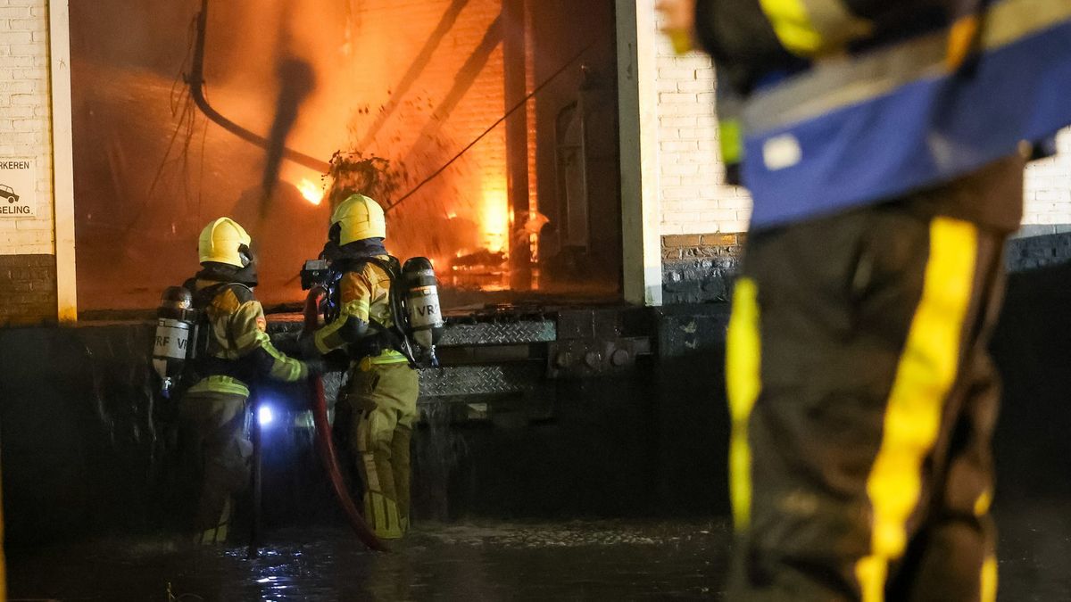 Brand in bedrijfsgebouw in Heerenveen onder controle, veel schade
