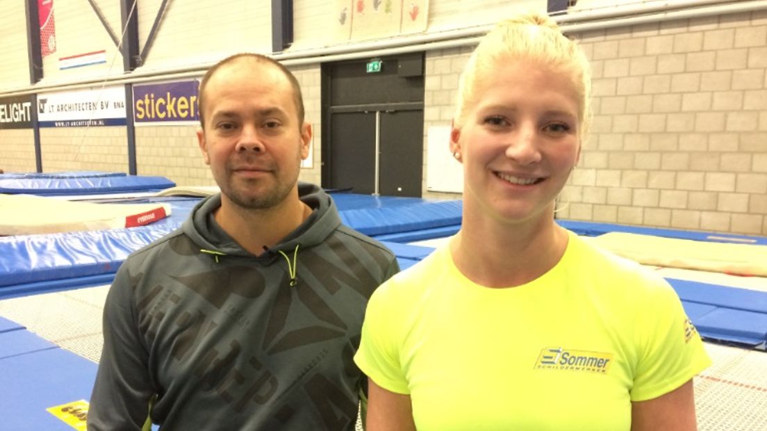 Carlijn Blekkink met haar trainer Lennard Villafuerte (Rechten: Karin Mulder/RTV Drenthe)