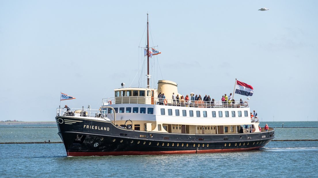 MS Friesland bij Terschelling