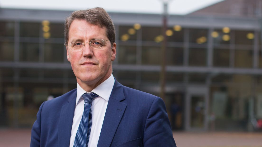 Burgemeester Eric van Oosterhout (Rechten: RTV Drenthe)