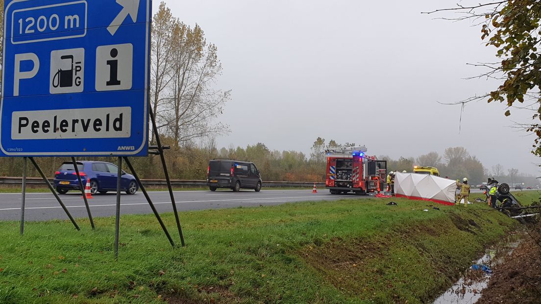 Een ernstig ongeluk vanochtend op de A28 bij Assen (Rechten: persbureau Meter)