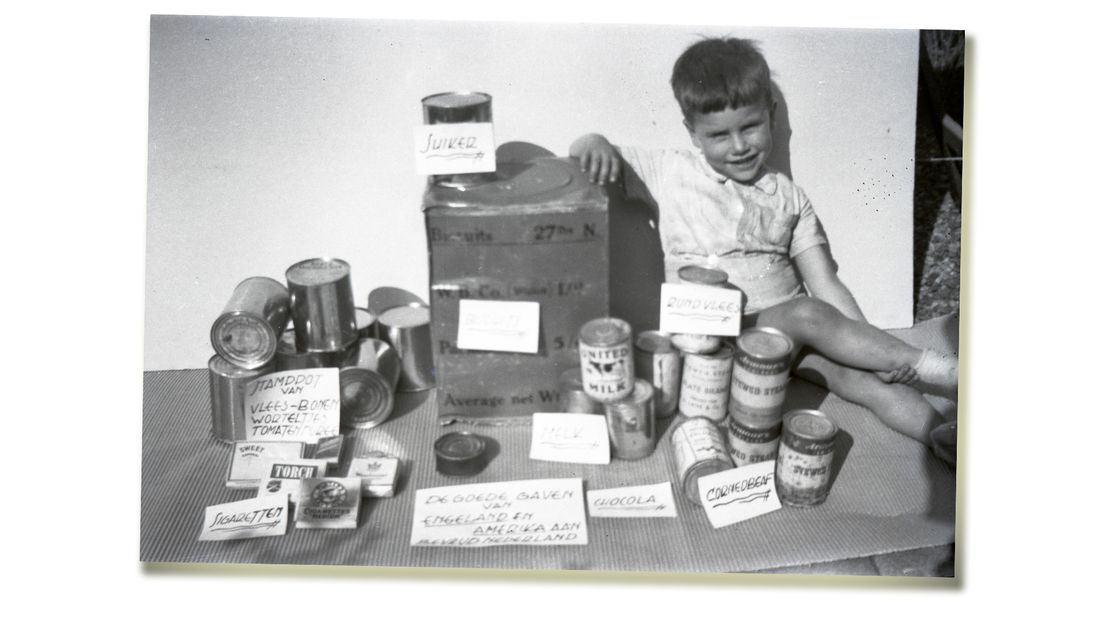 Pakket van de voedselhulp, mei 1945.