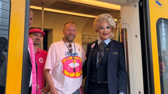 Feest in Roze Express vanuit Rotterdam: ‘Als de hele wereld zoals hier was, was er geen oorlog meer’
