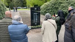Burgemeester onthult Moluks monument op begraafplaatsen Midden-Groningen