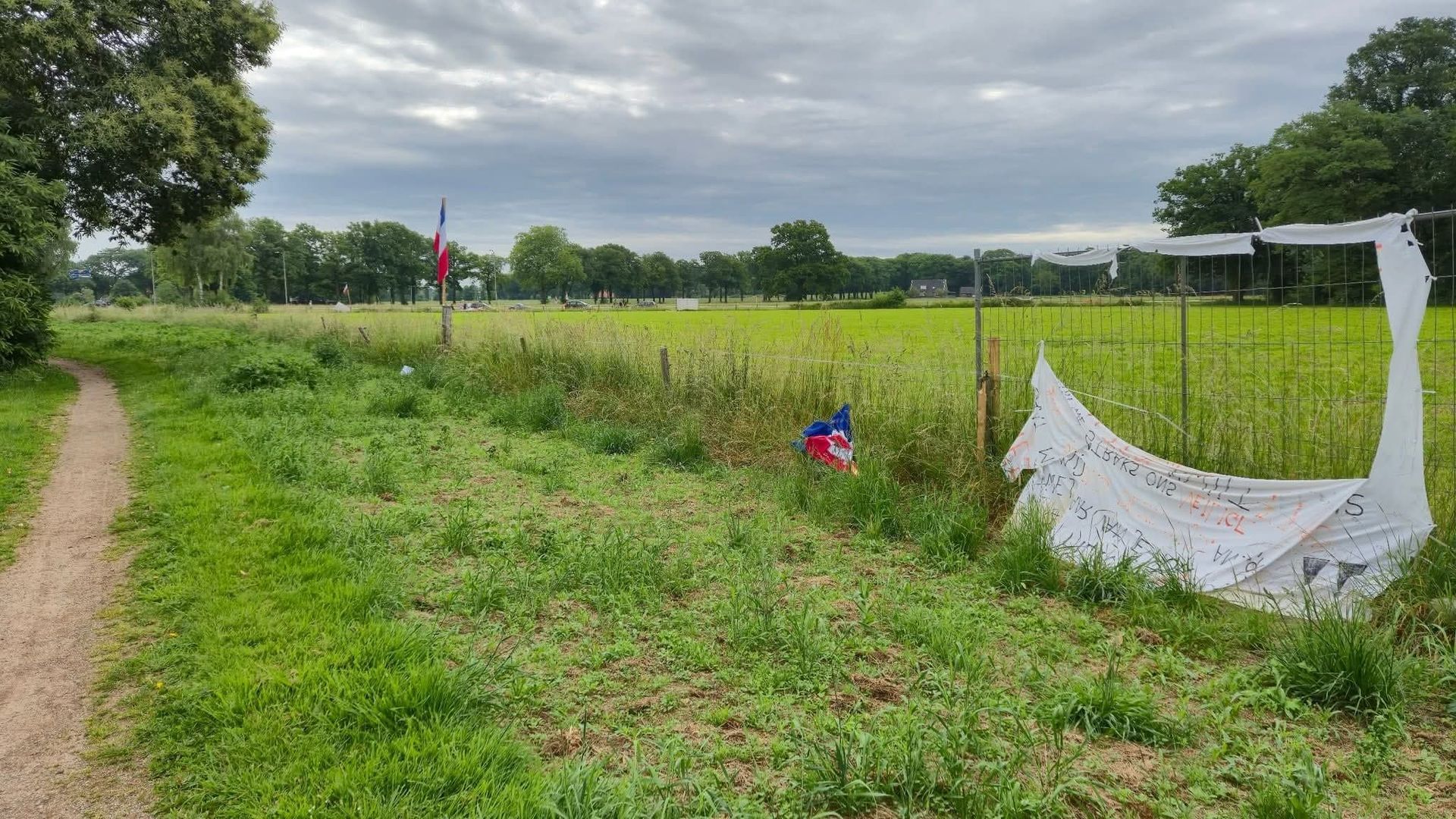 Spandoeken vernield op de plek waar mogelijk een AZC komt.