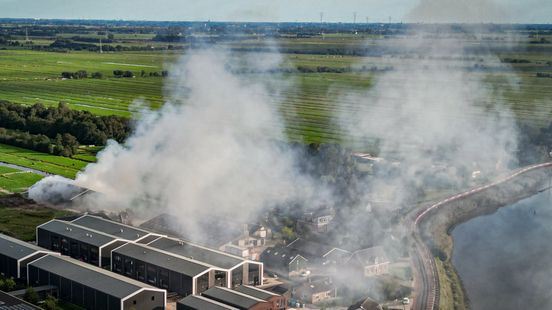 112-nieuws | Brand in schuur met hooibalen na uren blussen onder controle - Explosie bij boksschool Home