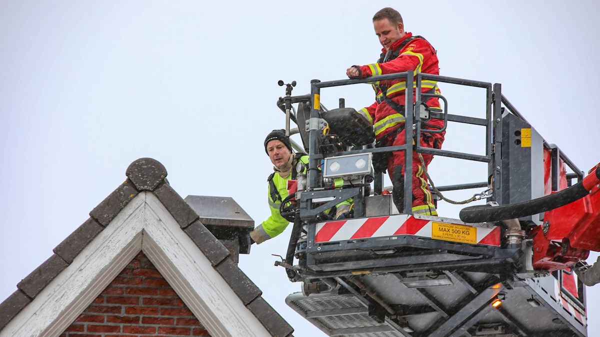 112-nieuws: Brandweer redt vogel uit schoorsteen • Auto botst tegen vangrail bij Stadskanaal