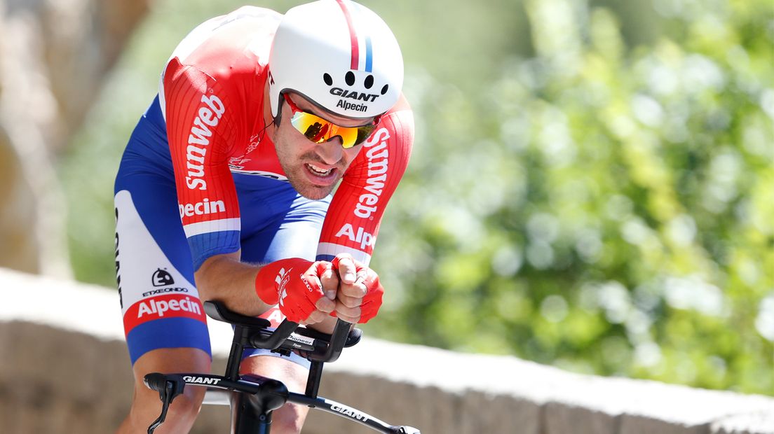 Tom Dumoulin wint in extreem-aerodynamisch pak van TU Delft de tijdrit van de Tour de France.