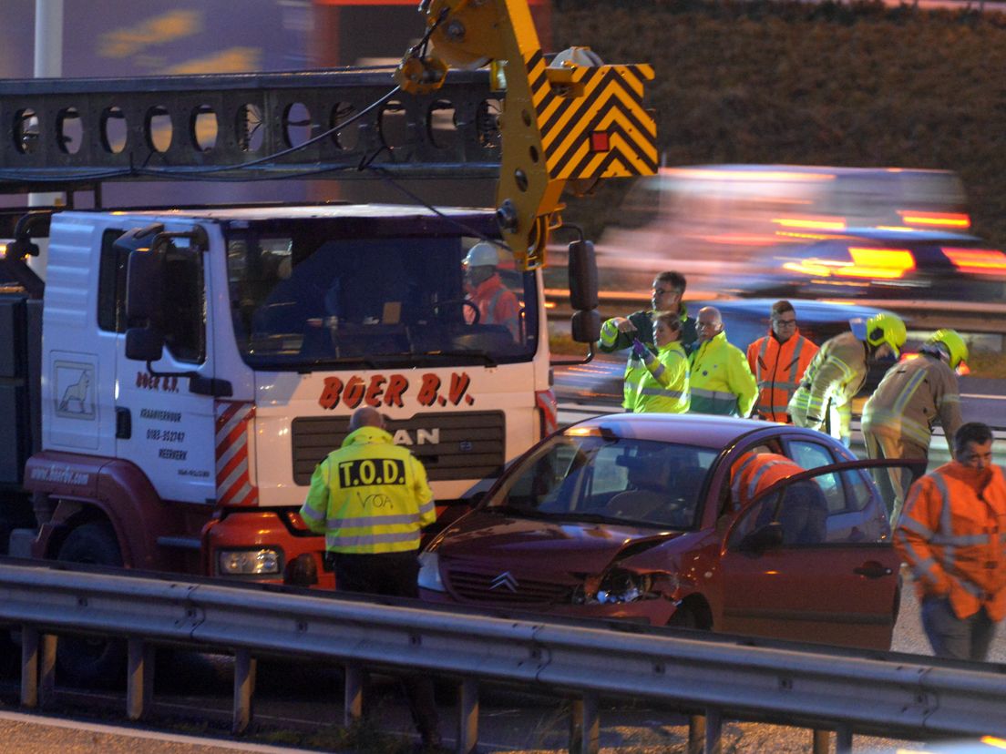 Vooraan de aanrijding op de A16 (Foto ASMedia)