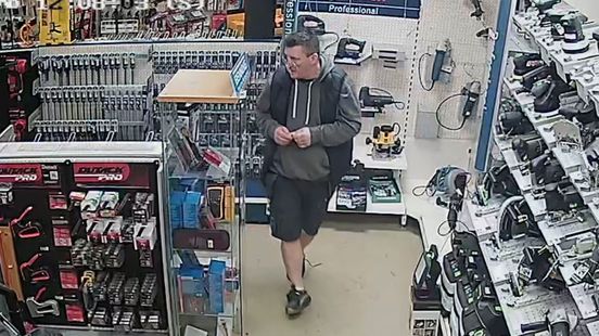 Hij steelt een schuurmachine, maar blijft nog even kletsen