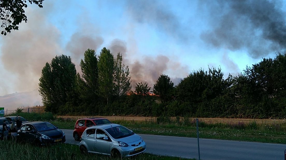 De brand bij afvalverwerker ARN is onder controle. In de omgeving rond het bedrijf aan de Nieuwe Pieckelaan waren zaterdag aan het begin van de avond zwarte rookwolken te zien.